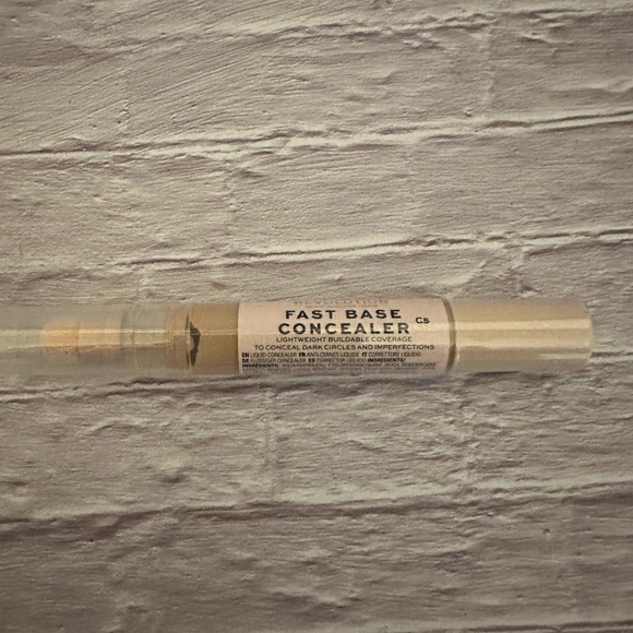 Revolution Fast Base Concealer shade C5 - Picture 1 of 3